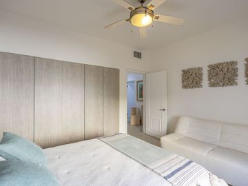 MARINA REAL , SAN CARLOS EN VENTA ESQUINA CON VISTA AL MAR