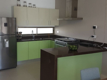 CASA EN CAMPECHE, MUY AMPLIA, ACABADOS DE LUJO, CUENTA CON TODOS LOS SERVICIOS Y AMENIDADES.