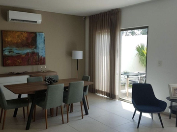 CASA EN CAMPECHE, MUY AMPLIA, ACABADOS DE LUJO, CUENTA CON TODOS LOS SERVICIOS Y AMENIDADES.