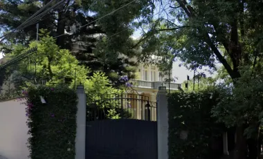 CASA EN SAN ANGEL, COYOACAN, CDMX. REMATE ADJUDICADO