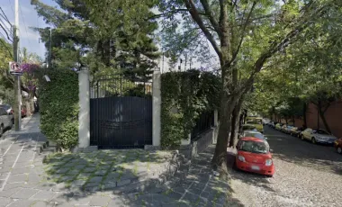 CASA EN SAN ANGEL, COYOACAN, CDMX. REMATE ADJUDICADO