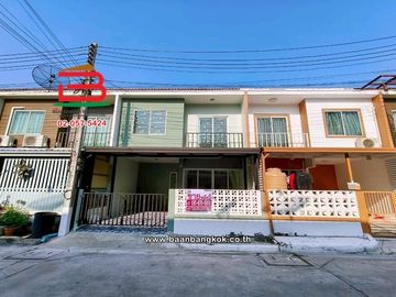 ทาวน์เฮาส์ เนื้อที่ 17.5 ตร.ว. หมู่บ้านเดอะคัลเลอร์ส รังสิต-ลำลูกกา คลอง 4 ถนนรังสิต-นครนายก ตำบลลาดสวาย อำเภอลำลูกกา ปทุมธานี