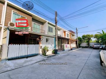 ทาวน์เฮาส์ เนื้อที่ 17.5 ตร.ว. หมู่บ้านเดอะคัลเลอร์ส รังสิต-ลำลูกกา คลอง 4 ถนนรังสิต-นครนายก ตำบลลาดสวาย อำเภอลำลูกกา ปทุมธานี