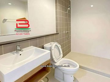 ทาวน์เฮาส์ เนื้อที่ 17.5 ตร.ว. หมู่บ้านเดอะคัลเลอร์ส รังสิต-ลำลูกกา คลอง 4 ถนนรังสิต-นครนายก ตำบลลาดสวาย อำเภอลำลูกกา ปทุมธานี