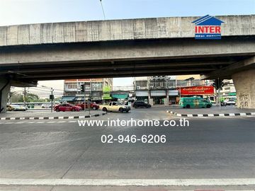 Three-story commercial building, 20 sq.wa. (approximately 80 sq.m.), near Prawet intersection, Sukhumvit 77 Soi, On Nut Road, Chalerm Phra Kiat R.9 Ro
