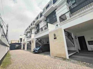Di jual Luxury 4 lantai  Modern House Pejaten Barat, Siap Huni   Strategis