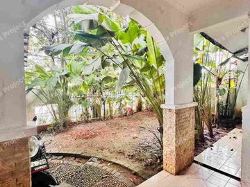 Rumah investasi menarik luas 200 m  di Graha Cinere , dekat Tol Krukut Andara