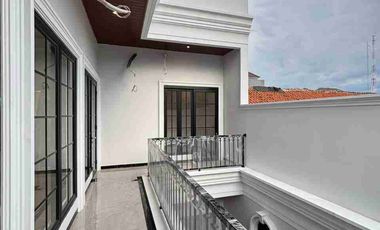 Rumah Lux 3 Lantai Nempel Ragunan Jakarta Selatan