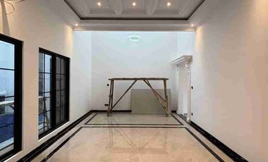 Rumah Lux 3 Lantai Nempel Ragunan Jakarta Selatan