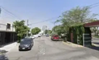 CASA EN SAN RAFAEL RESIDENCIAL, GUADALAJARA, JALISCO. REMATE ADJUDICADO