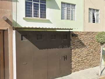 CASA EN PUEBLA, MUY AMPLIA, ACABADOS DE LUJO, CUENTA CON TODOS LOS SERVICIOS Y AMENIDADES Y UNA ZONA MUY TRANQUILA.