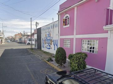 CASA EN PUEBLA, MUY AMPLIA, ACABADOS DE LUJO, CUENTA CON TODOS LOS SERVICIOS Y AMENIDADES Y UNA ZONA MUY TRANQUILA.