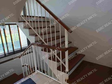Ready for occupancy Spacious Townhouse in Town and Country executive Marcos hiway