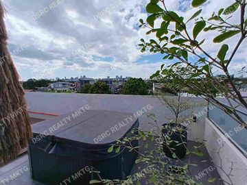 Ready for occupancy Spacious Townhouse in Town and Country executive Marcos hiway