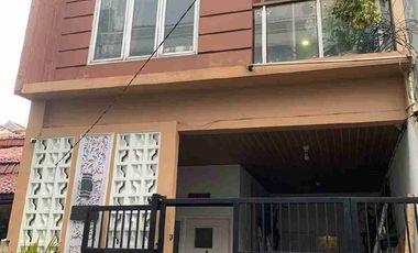 Rumah 2 Lantai drngan Rooftop di Kebon Nanas Jakarta Timur
