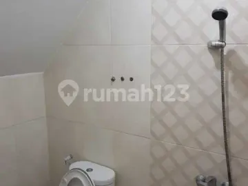 Rumah 2 Lantai Di Taman Kopo Indah 5