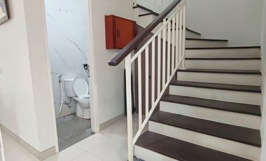 Murah Rumah 2 Lantai Siap Huni Furnish di The Greenlake Citraland, Surabaya Barat