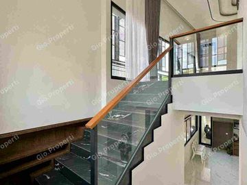 RUMAH Hook BARU GRESS MEWAH JALAN BESAR MANYAR KERTOADI