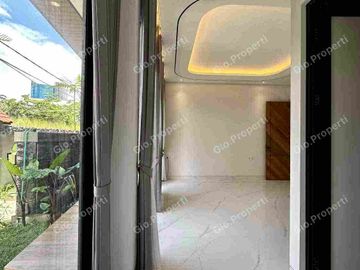 RUMAH Hook BARU GRESS MEWAH JALAN BESAR MANYAR KERTOADI