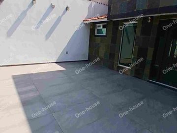 VENTA DE CASA RECIEN REMODELADA EN JACARANDAS