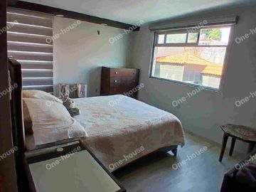 VENTA DE CASA RECIEN REMODELADA EN JACARANDAS