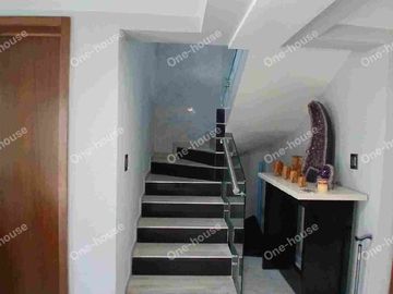 VENTA DE CASA RECIEN REMODELADA EN JACARANDAS