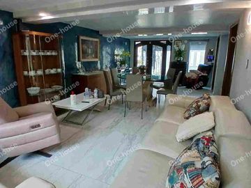 VENTA DE CASA RECIEN REMODELADA EN JACARANDAS