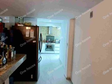 VENTA DE CASA RECIEN REMODELADA EN JACARANDAS