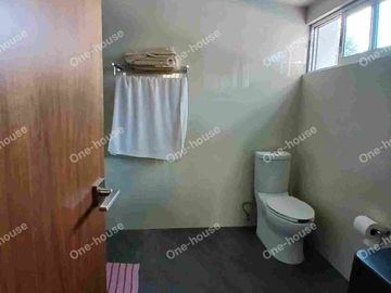 VENTA DE CASA RECIEN REMODELADA EN JACARANDAS