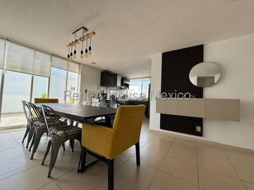 Departamento Dúplex en Renta en Punta Esmeralda Corregidora | Terraza Amplia | 2 habitaciones | 2.5 baños | área de Tv o estudio | Amenidades
