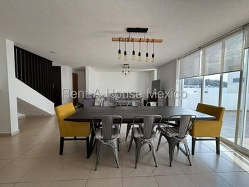 Departamento Dúplex en Renta en Punta Esmeralda Corregidora | Terraza Amplia | 2 habitaciones | 2.5 baños | área de Tv o estudio | Amenidades