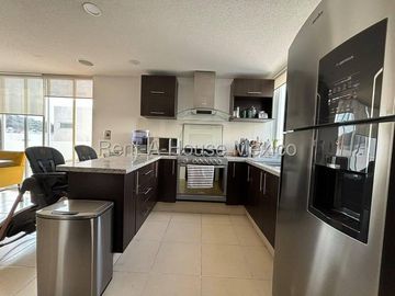 Departamento Dúplex en Renta en Punta Esmeralda Corregidora | Terraza Amplia | 2 habitaciones | 2.5 baños | área de Tv o estudio | Amenidades