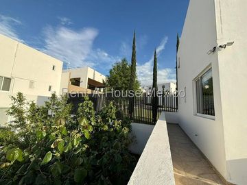 Departamento Dúplex en Renta en Punta Esmeralda Corregidora | Terraza Amplia | 2 habitaciones | 2.5 baños | área de Tv o estudio | Amenidades
