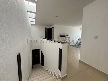 Departamento Dúplex en Renta en Punta Esmeralda Corregidora | Terraza Amplia | 2 habitaciones | 2.5 baños | área de Tv o estudio | Amenidades