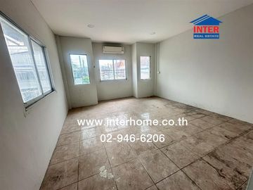 Two-story townhome, 16 sq.wa., Uthong Place 2 Village, Lam Luk Ka, Soi Piennon, Lam Luk Ka Road, Lam Luk Ka, Pathum Thani.