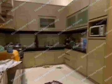 Rumah Tingkat Tanah Luas Dijual Harga Bagus