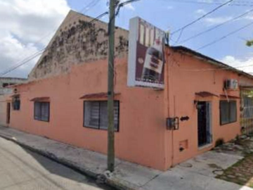 CASA EN CAMPECHE, MUY AMPLIA, ACABADOS DE LUJO, CUENTA CON TODOS LOS SERVICIOS Y AMENIDADES.
