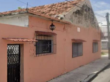 CASA EN CAMPECHE, MUY AMPLIA, ACABADOS DE LUJO, CUENTA CON TODOS LOS SERVICIOS Y AMENIDADES.