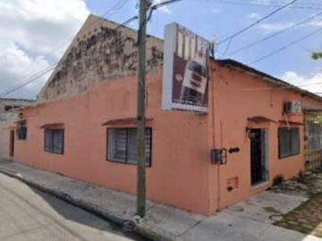 CASA EN CAMPECHE, MUY AMPLIA, ACABADOS DE LUJO, CUENTA CON TODOS LOS SERVICIOS Y AMENIDADES.