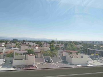 Amplio departamento en renta  con vista panoràmica y mantenimiento incluido /Life Juriquilla.