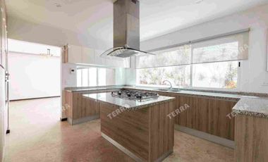 HERMOSA CASA EN VENTA LOMAS 1, A UN LADO DE SONATA LOMAS DE ANGELÓPOLIS PUEBLA.