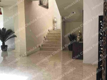 Aprovecha esta oportunidad única de vivir en Los Encinos, el fraccionamiento más exclusivo y seguro de Puebla y San Andrés Cholula, ubicado en Morillotla, aquí encontrarás la casa que siempre has soñado.