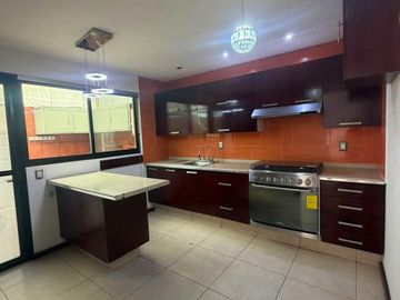 Casa en venta 📍Fracc. privado c/caseta frente área verde  ✨con paneles solares