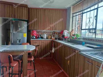 Vendo propiedad rentera sector La Tola