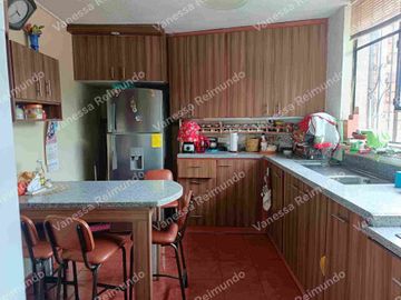 Vendo propiedad rentera sector La Tola