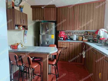 Vendo propiedad rentera sector La Tola