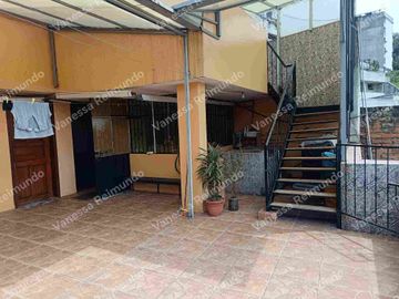 Vendo propiedad rentera sector La Tola