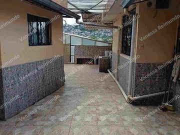 Vendo propiedad rentera sector La Tola