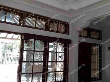 Dijual rumah siap huni di Pandugo Rungkut
