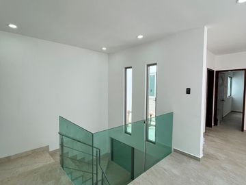 Casa nueva de 3 niveles con recámara en planta baja en Boca del Río